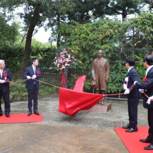 孙中山铜像在日本北九州市落成揭幕