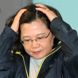 蔡英文对警察被撞身亡沉默，却为与日本棒球赛发文，被批“和管碧玲一样冷血 ...
