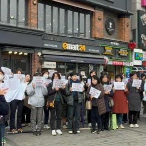 日本 AV 女优捧场，韩国成人博览会遭抗议，被批是“严重的性犯罪”！ ...