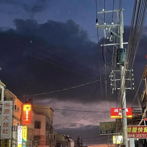 台湾强震前网上现“天空异象”照片，被指是“地震前兆”，台媒气象主播解释 ...