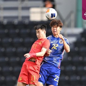 直红！U23亚洲杯第4红：肘击中国队10号，日本后卫被罚下 ...
