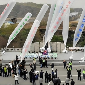 韩国军方称朝鲜再次向韩国放飞气球