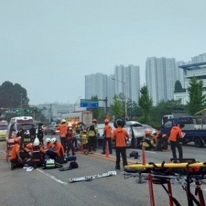 韩国京畿道一面包车与大巴相撞致5人罹难，据称3人是中国籍 ...