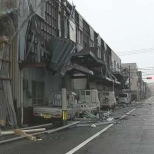 日本九州地区遭台风袭击已致74人受伤 超25万户停电