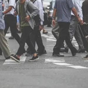 让老年人“支撑中国现代化”，第一步是取消考公35岁限制 ...