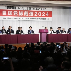 日本自民党总裁选举发布公示，9名候选人共同出席发布会并发表演讲 ...