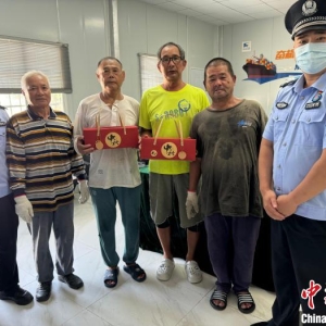 福建漳州边检站民警与台胞共迎中秋叙团圆