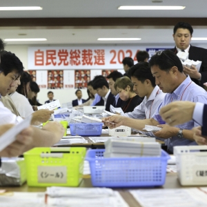 日本自民党总裁选举投票已开始，胜出者将出任日本新首相 ...