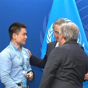 被王毅认出的中国记者，又被联合国秘书长点名表扬