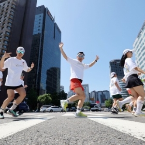 频繁占用公共空间，韩国跑步团队被批“太扰民”