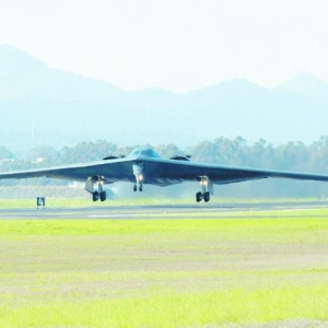 美军出动B-2空袭也门胡塞武装，美媒猜测：系五角大楼全球隐秘轰炸行动的预 ...