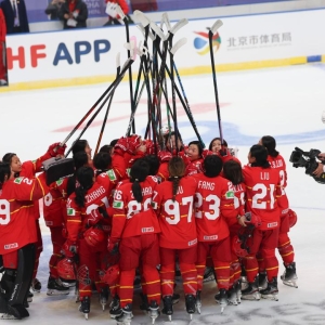 首届女子冰球亚锦赛开赛 中国队迎“开门红”