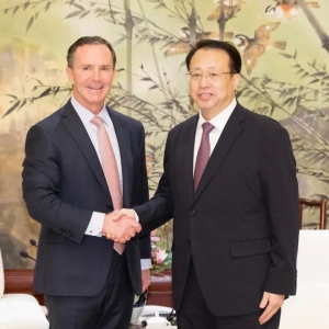龚正会见美国3M公司全球首席执行官比尔·布朗