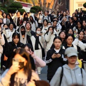 韩国高考开考 逾52万名考生迎来“决战之日”