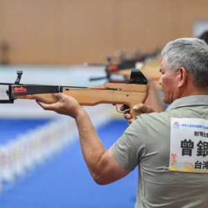 这支射弩队，刚学会就上场