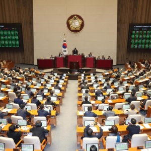 韩国国会 10 日通过要求迅速逮捕总统尹锡悦的决议案