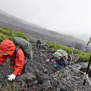 避免登山拥挤，日本富士山明年夏季开始票价将翻倍