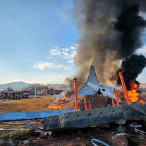 持续更新 | 韩国一客机发生碰撞后起火 已致28人死亡