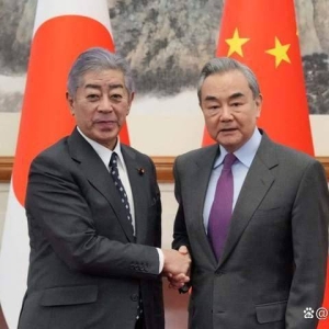 解放军六代机一露面，日本外相在北京道歉了，还提到远亲不如近邻 ...