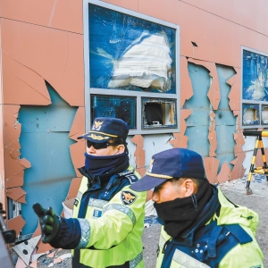 住十平米房间，吃泡菜睡地上，尹锡悦“拘留生活”开启，后续可能面临起诉和 ...