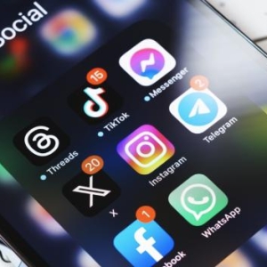 马斯克瞄准美国 TikTok 用户：X 平台推出短视频信息流