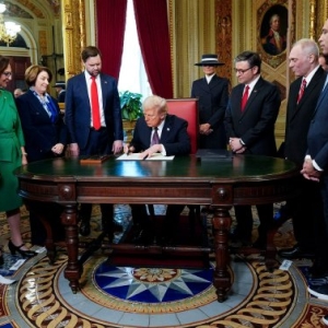 贸易、关税、能源、边境……这些可能是特朗普首批百项行政令的优先方向 ...