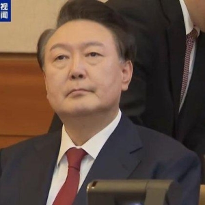 韩国宪政史上首位在任总统出席弹劾案庭审辩论 尹锡悦现身宪法法院 ...