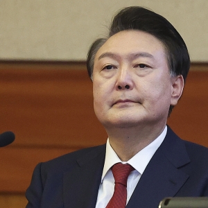 本人恳请法官仔细审视，律师全面否认诸多指控，尹锡悦出席庭审称没想执行戒 ...