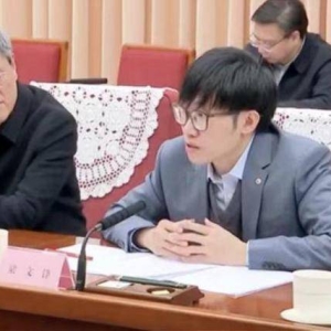 美股震撼、科技巨头恐慌，95后成群的DeepSeek如何就一夜“破圈”？ ...