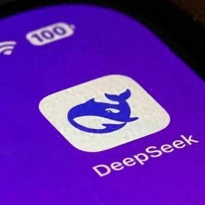 凶猛的DeepSeek，托举这个80岁老人上神坛