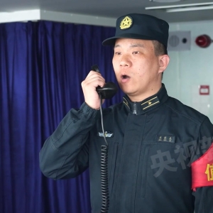 解放军喊话台湾舰艇：要做堂堂正正的中国人